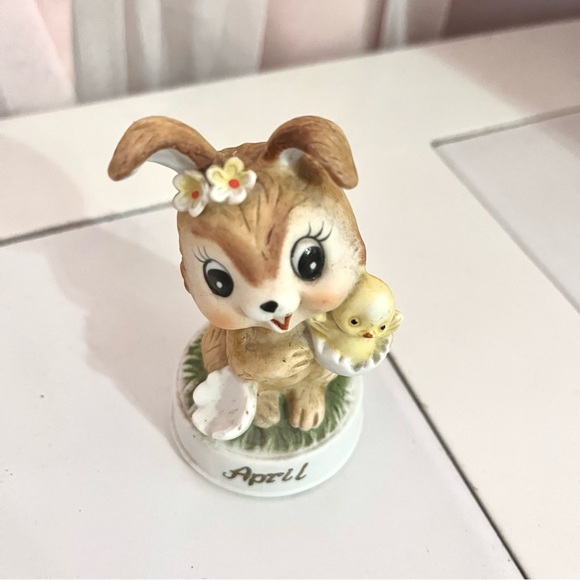 Vintage April Birthday Month Easter Bunny Chick Ceramic Figurine - Picture 2 of 4